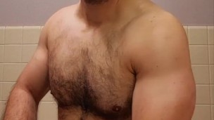 Thick muscle bear flexing!