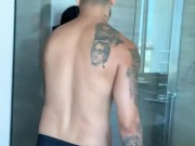 Mi Hermanastro me ve duchando y me Folla para venirse en mi coño 1/16