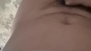 Me la jalo y le muestro el culo