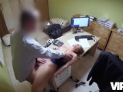 VIP4K. Pauvre charmeur a son ouverture humide percuté par le prêteur d'argent 13/16