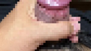 巨根をにぎにぎ
