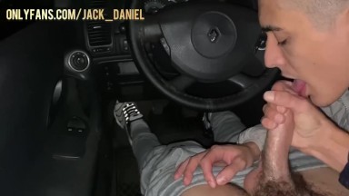 Teen guy sucked a taxi driver for the trip