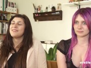 Ersties: Es darf gerne viel Öl sein bei diesen deutschen Studentinnen 12/16