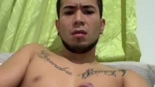 Quieres leche ? Me masturbo viendo mis videos