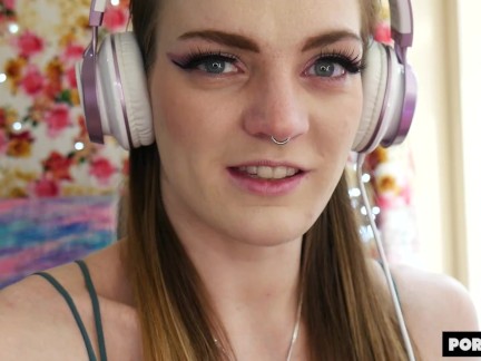 Carly Rae Summers Reacts to GOOD GIRLS LIKE IT ROUGH ´