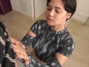 Слюни на ее груди во время отсоса 1/16