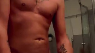 Fast wank before i go into the shower 