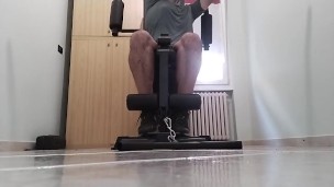MY VERY BIG AND SWEATY FEET DURIN GYM