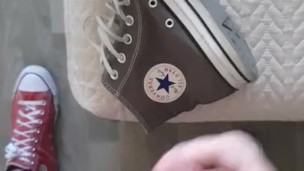Sperme sur converse