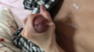 巨根男子が自分でシゴいて射精_まきにゃんと大我くん_【Sample】