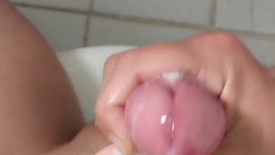 Jovencito hetero se masturba 