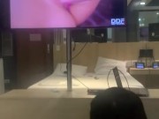 Rebolando pelada na banheira do motel 3/16