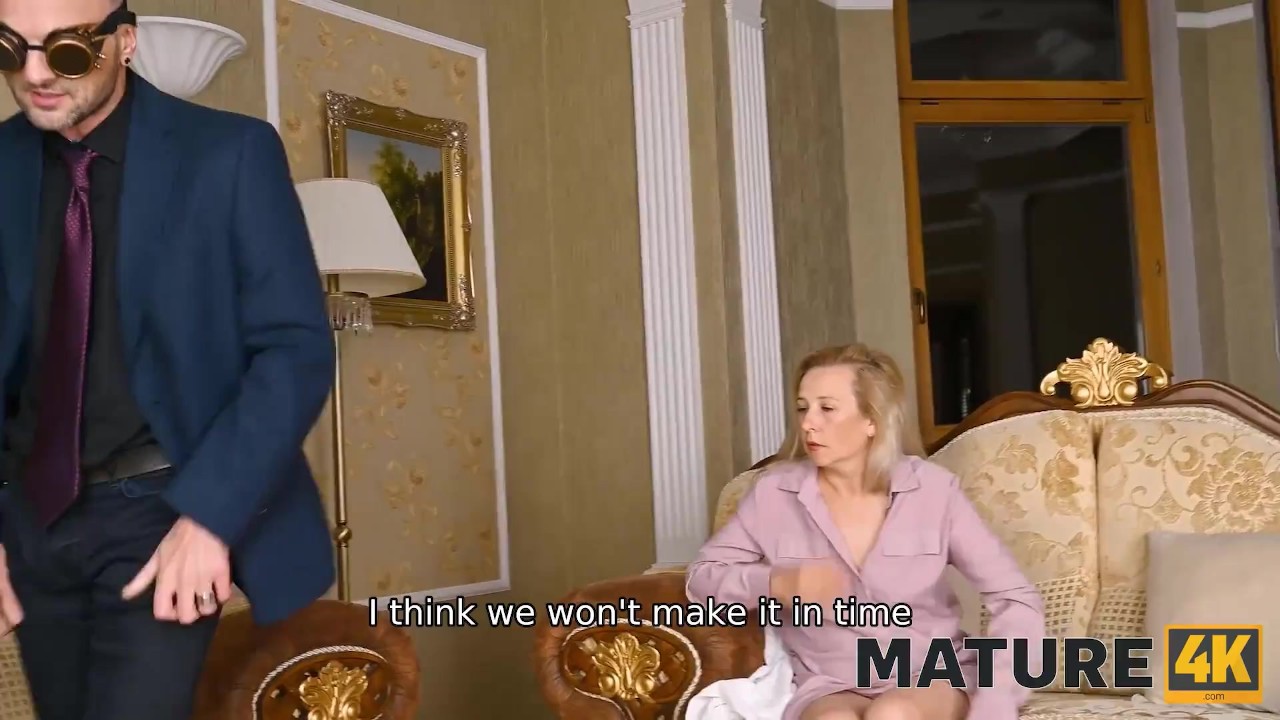 MATURE4K. Mature woman shows off naked body to boy for the sake of sex - Video di sesso gratis - RedTube