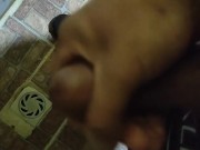 Terminando una paja rapida
