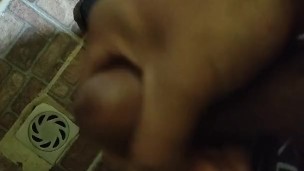 Terminando una paja rapida