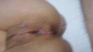 Inocente petite latina cogiendo cum en su vagina rosa