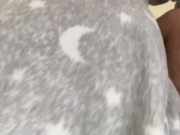 La pipe ne lui suffit pas je viens le finir avec ma chatte 💦 1/16