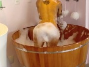 Exibição no ofurô durante ensaio fotografico. 5/16