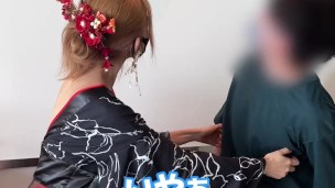 【くすぐり検証】オブジェを見ている人をくすぐったらどうなる！？♡ #shorts