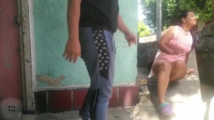 empieza a masturbarme fuera de la casa sin pena alguna parte 2