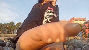 POV НОЖКИ В КОЛГОТКАХ У МОРЯ УНИЖЕНИЯ НА РУССКОМ