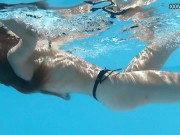 Poolside chick Bonnie shows her smoking hot body 11/16