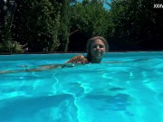 Poolside chick Bonnie shows her smoking hot body 3/16