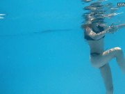 Poolside chick Bonnie shows her smoking hot body 7/16