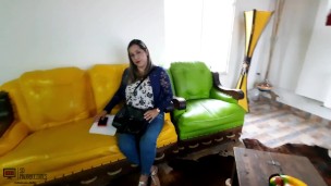 Le hago una buena propuesta económica a chica desconocida - Cum en pussy - Porno en Español