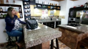 Me follo a una milf bien rica en mi cabaña - Porno en Español