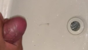 En público me masturbo hasta correrme antes de que me descubrieran