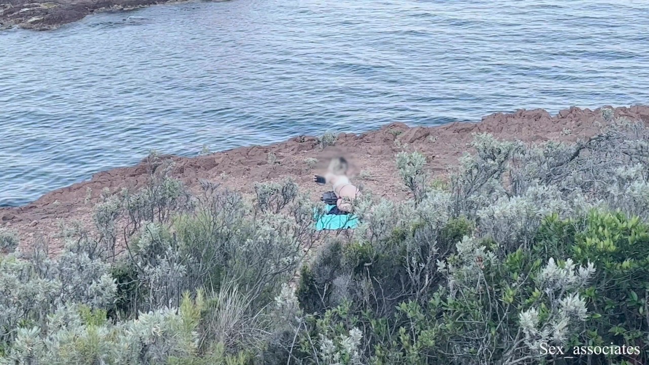Public dick flash on the beach. She was shocked at first but then decided to suck me dry - Бесплатное секс видео - RedTube
