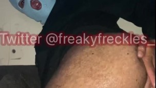 Bubble butt bottom stretches his bussy with huge butt plug