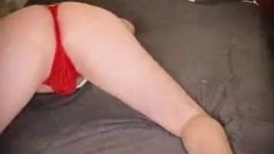 En tanguita roja me caliento muchisimo, quiero macho chacal ufff