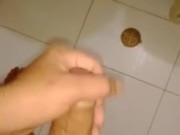 Solo arrodíllate y piensa en que eres una chica y me estás chupando la polla