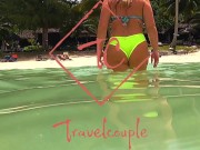 Dalla spiaggia alla pecorina in suite. Le metto la mia crema solare su figa e culo. Full su Onlyfans 1/16