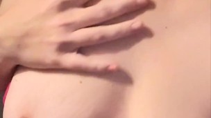 Elle rechauffe son lunch 