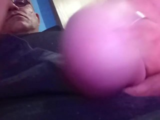 mira q caliente me pone mi hermanastra