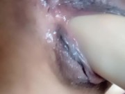 Me masturbo de lo más delicioso cuando me quedo sola en casa 