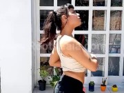 SE CALIENTA OLIENDOSE LAS BRAGAS USADAS 2/16