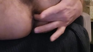 Muscle bear fingers hairy asshole until he cums!