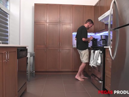 Pegas Productions - Tricxy une Belle Milf dans American Pie
