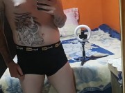 Sensualizando em frente ao espelho 