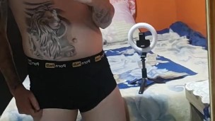 Sensualizando em frente ao espelho 