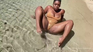 Fit Dominican Slut Gets Reverse Cowgirl Fuck On Public Beach Risk Someone Seeing