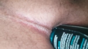 Anal con dildo-desodorante