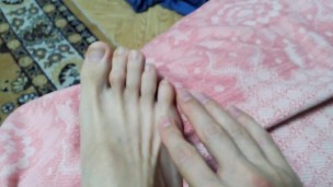 Athlete shows his hot feet and heels