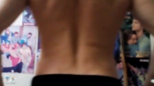 SEXY MAN SHOWING BEAUTIFUL MUSCLES