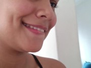 Encuentro a mi masturbandose y le ayudo a correrse en mi boca