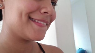 Encuentro a mi masturbandose y le ayudo a correrse en mi boca